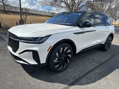 Used 2025 Lincoln Nautilus Reserve image 9