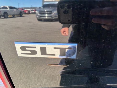 Used 2022 RAM 1500 Classic SLT image 7