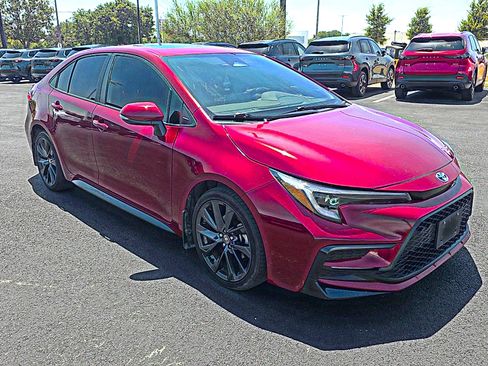 Used 2023 Toyota Corolla SE w/ SE Premium Package FWD image 3