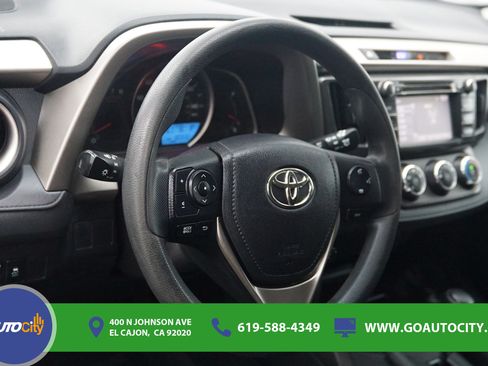 Used 2015 Toyota RAV4 LE FWD image 17