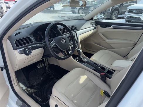 Used 2017 Volkswagen Passat 1.8T R-Line image 9