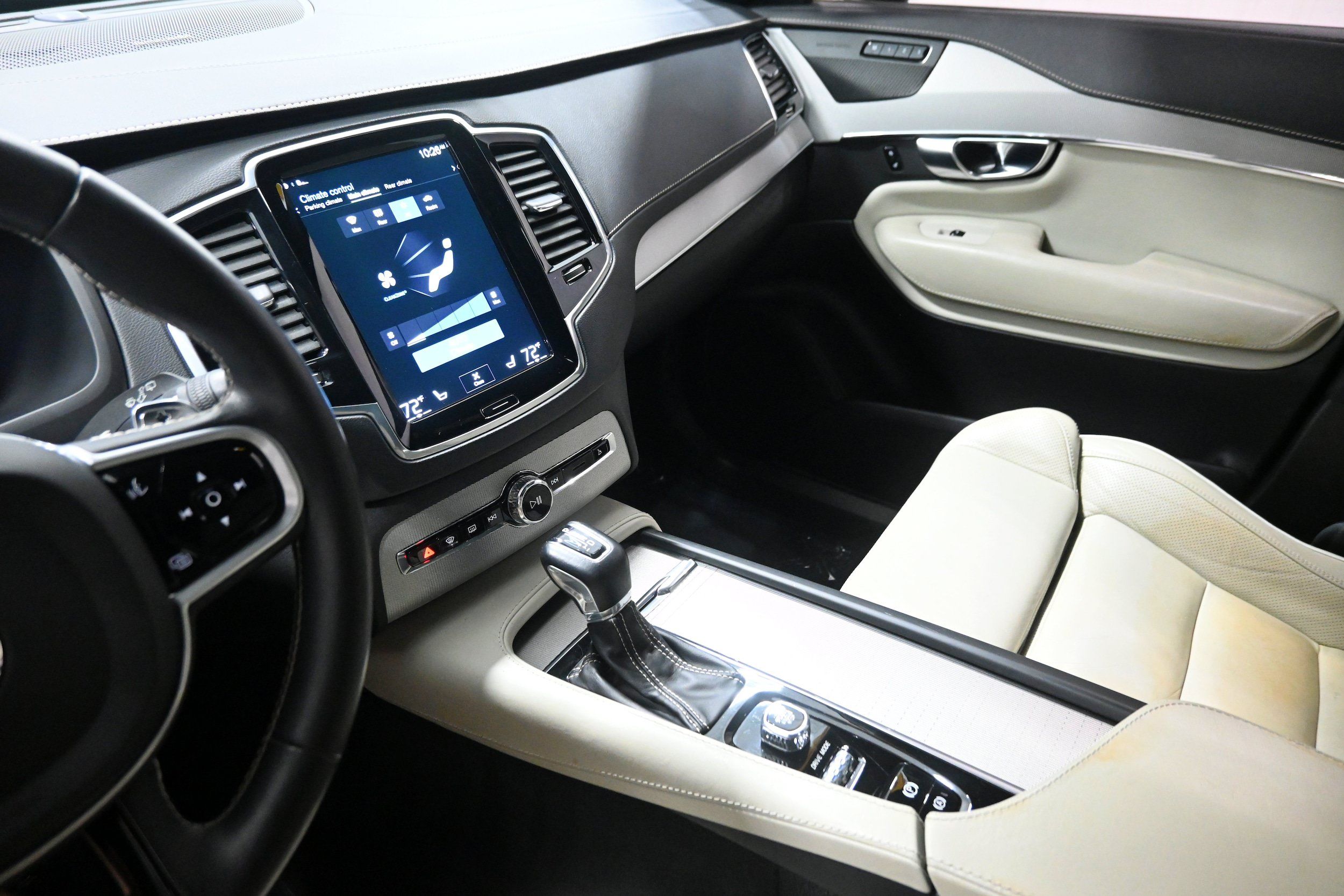 Used 2020 Volvo XC90 T6 R-Design w/ Protection Package Premier AWD/4WD image 18