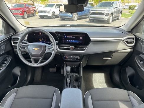 Used 2025 Chevrolet TrailBlazer LT AWD/4WD image 13
