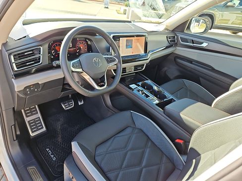 New 2026 Volkswagen Atlas Peak Edition AWD/4WD image 13