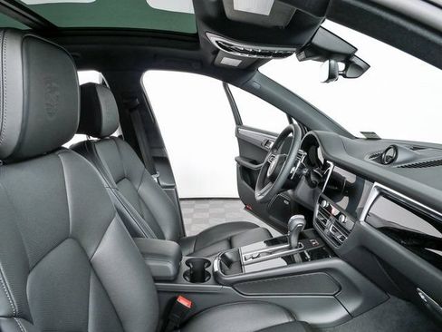 New 2026 Porsche Macan AWD/4WD image 25