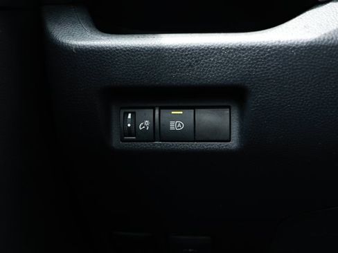 Used 2019 Toyota RAV4 LE FWD image 15