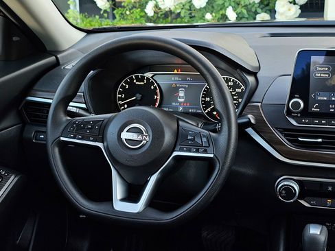 Used 2024 Nissan Altima 2.5 SV image 21