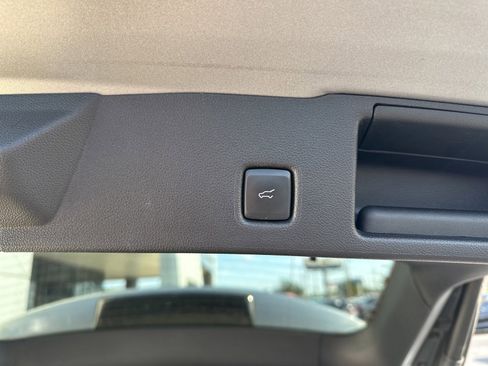 Used 2022 Ford Escape SEL image 11