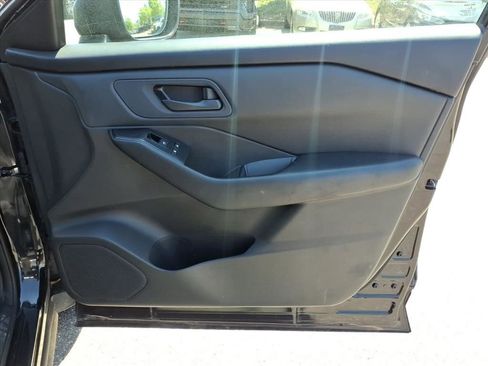 Used 2024 Nissan Rogue S image 24