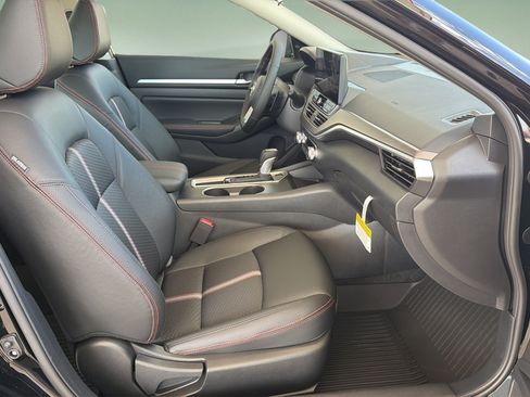 New 2026 Nissan Altima 2.5 SR w/ SR Midnight Edition Package FWD image 11