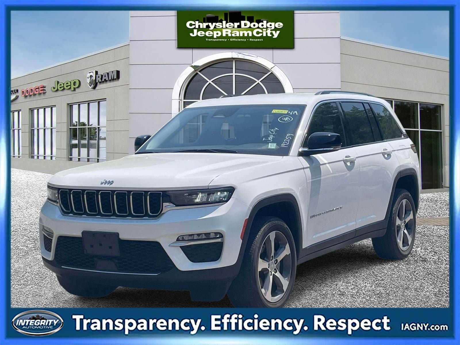 Used 2023 Jeep Grand Cherokee Limited AWD/4WD image 1
