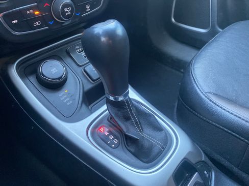 Used 2021 Jeep Compass Latitude image 13