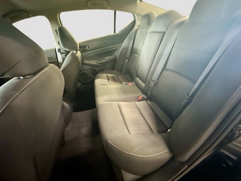 Used 2025 Nissan Altima 2.5 SV FWD image 25
