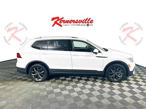 Used 2022 Volkswagen Tiguan SE image 8