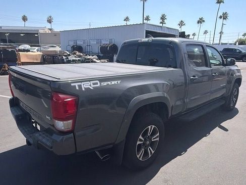 Used 2017 Toyota Tacoma TRD Sport RWD image 5