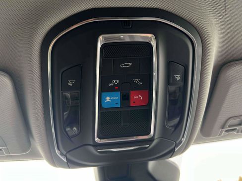 Used 2023 Jeep Grand Cherokee L Limited w/ Black Appearance Package image 11