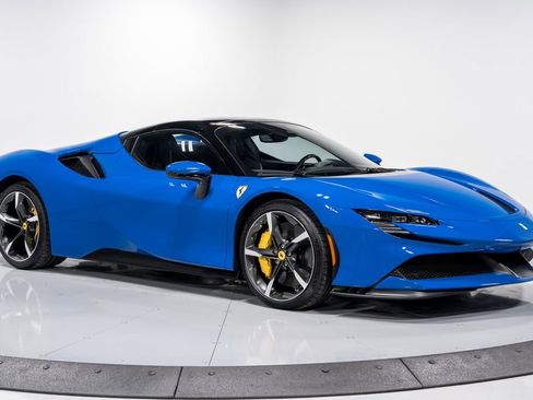 Used 2024 Ferrari SF90 Spider image 33