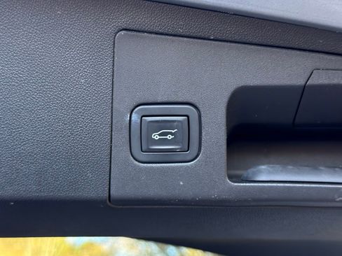 Used 2019 Cadillac XT5 Premium Luxury image 18