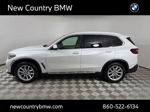 Used 2022 BMW X5 xDrive40i w/ Premium Package AWD/4WD image 4