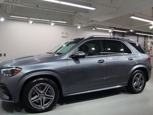 Certified 2025 Mercedes-Benz GLE 350 4MATIC image 4