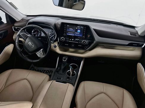 Used 2021 Toyota Highlander XLE FWD image 21