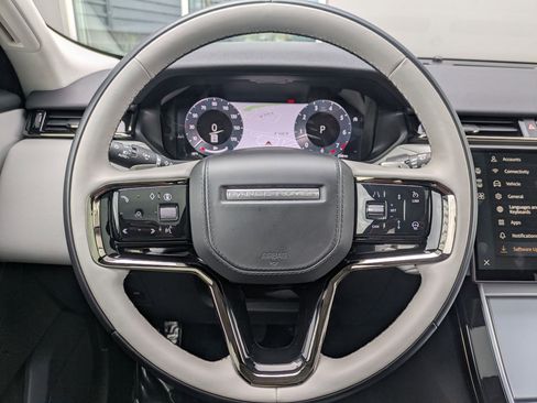 Certified 2025 Land Rover Range Rover Velar S image 15