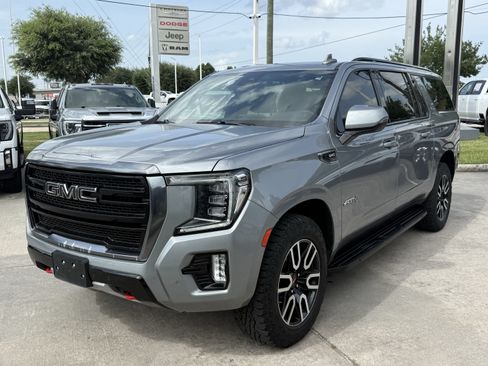 Used 2023 GMC Yukon XL AT4 AWD/4WD image 9