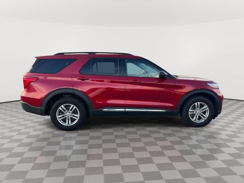 Used 2022 Ford Explorer XLT w/ Equipment Group 202A AWD/4WD image 2