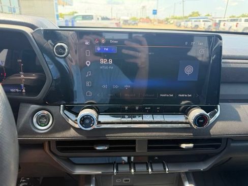 Used 2023 Chevrolet Colorado Trail Boss AWD/4WD image 15