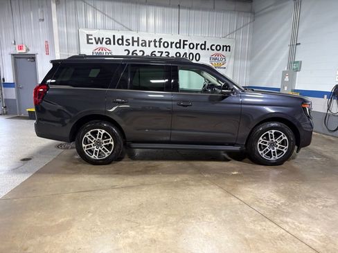 Used 2025 Ford Expedition Active AWD/4WD image 9