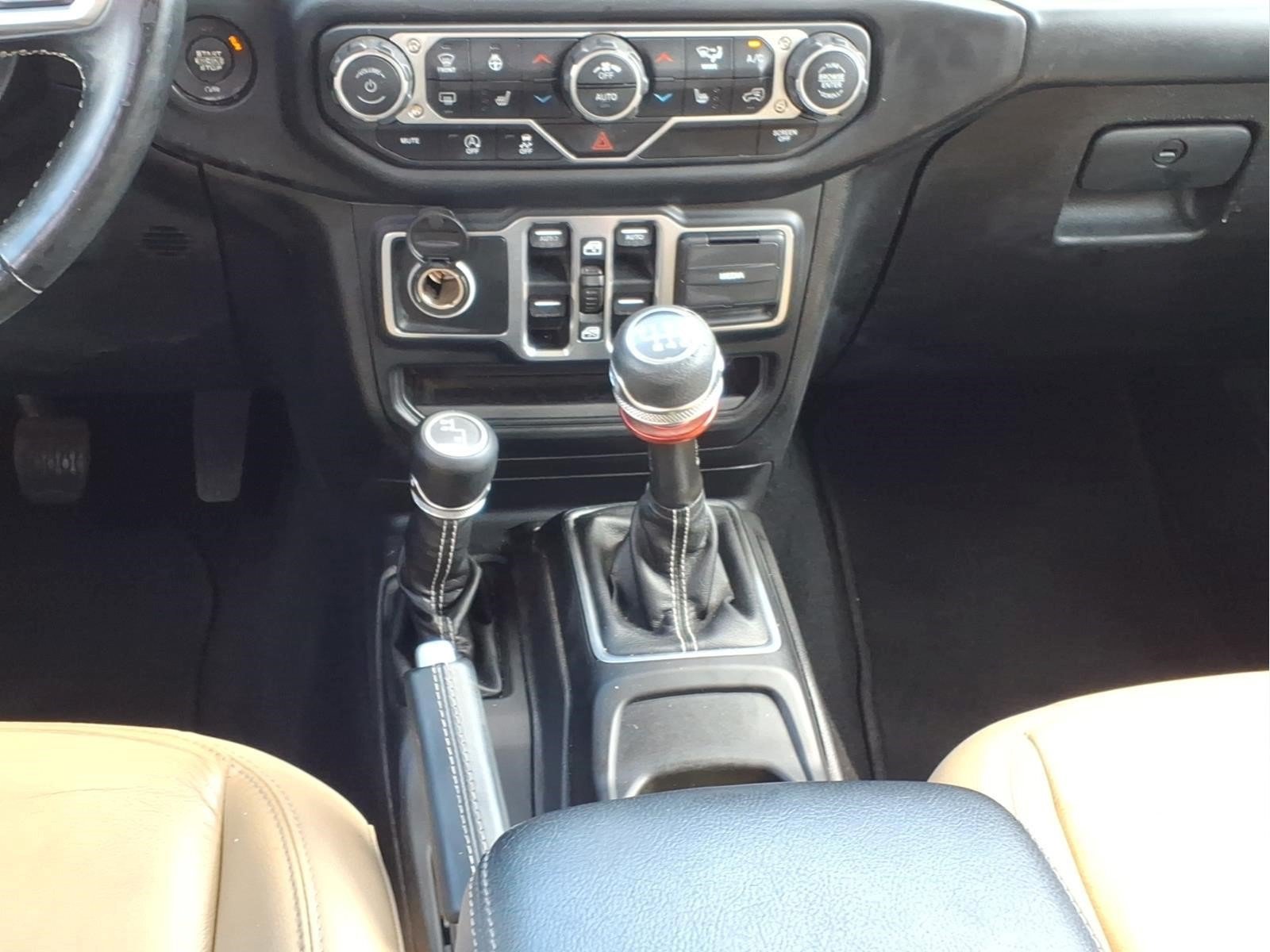 Used 2018 Jeep Wrangler Unlimited Sahara AWD/4WD image 18