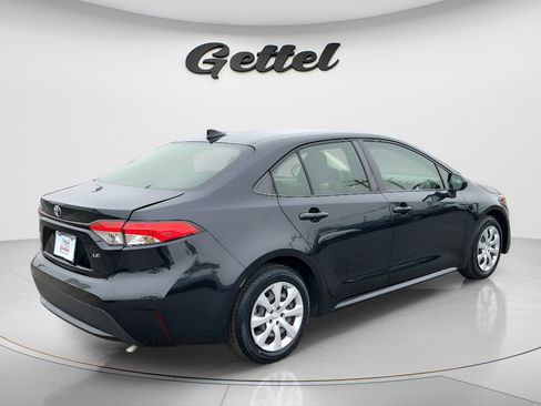 Used 2022 Toyota Corolla LE image 4