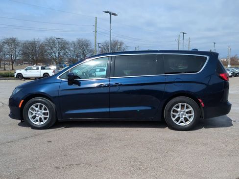 Used 2017 Chrysler Pacifica LX image 5