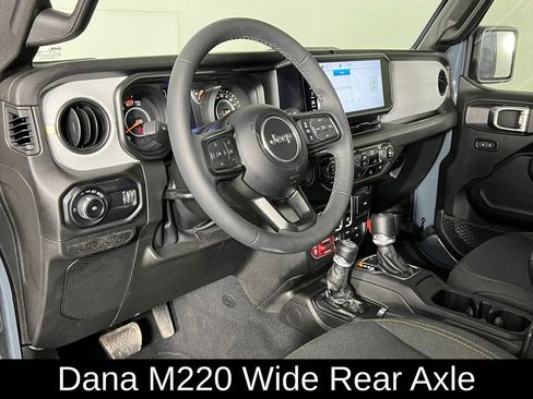 Used 2025 Jeep Wrangler Sport image 17
