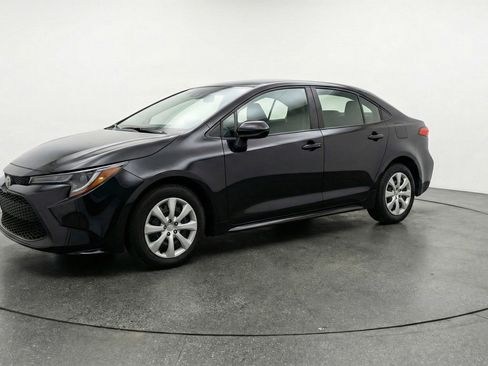 Used 2025 Toyota Corolla LE FWD image 3