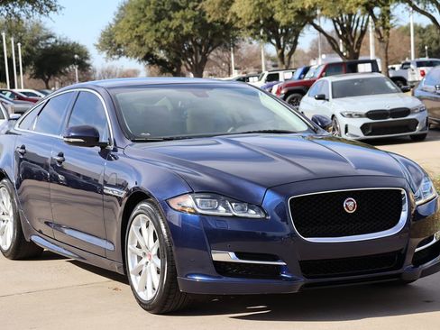 Used 2016 Jaguar XJ R-Sport image 2