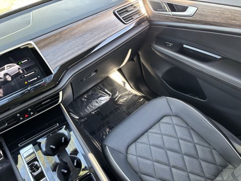 Certified 2025 Volkswagen Atlas SEL Premium R-Line image 14