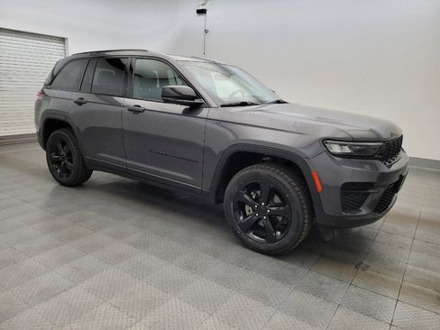 Used 2023 Jeep Grand Cherokee Altitude AWD/4WD image 11