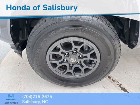 Used 2017 Toyota Tacoma SR5 image 4