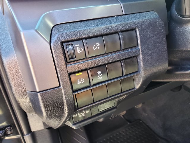 Used 2025 Toyota Tacoma SR5 AWD/4WD image 18