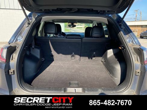 Used 2019 Jeep Cherokee Trailhawk w/ Cold Weather Group AWD/4WD image 9