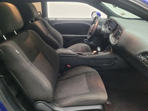 Used 2018 Dodge Challenger SXT RWD image 21
