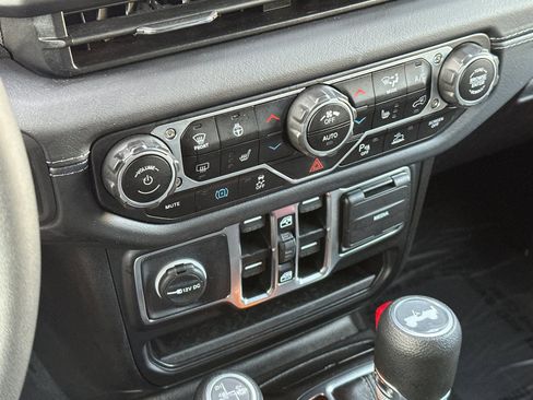 Certified 2025 Jeep Wrangler Unlimited Sahara w/ Safety Group image 20