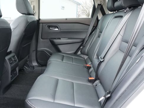 Used 2023 Nissan Rogue SL w/ SL Premium Package image 17