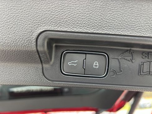 Used 2023 Ford Explorer Limited w/ Limited Technology Package image 32