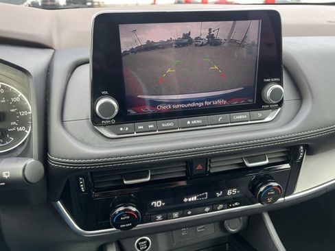 Used 2022 Nissan Rogue SV image 13