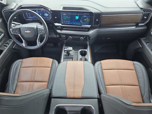 Used 2024 Chevrolet Silverado 1500 High Country w/ Technology Package image 9