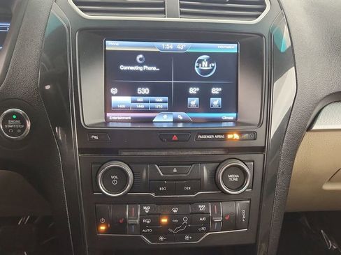 Used 2016 Ford Explorer XLT w/ Equipment Group 202A image 12
