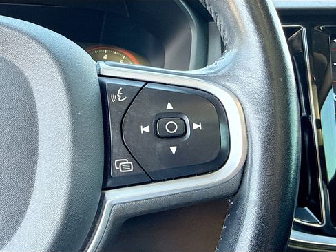 Used 2020 Volvo S60 T6 Momentum image 36