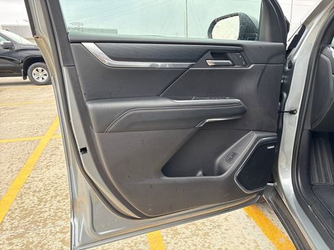 Used 2025 GMC Acadia Elevation image 13